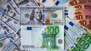Dollar yana oshdi, yevro esa pastlashda davom etmoqda