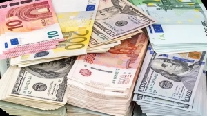 Dollar uch kundan beri arzonlashmoqda: yangi kurslar e’lon qilindi