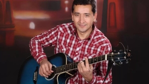 Shuhrat Daryodan "Hayot boshim silamas ko‘p" nomli go‘zal xonish (jonli ijro)