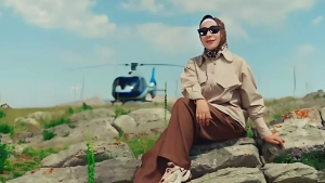 Dildora Niyozova: "Sendaqasi yo‘q" tabiat qo‘ynidagi ijro (video)
