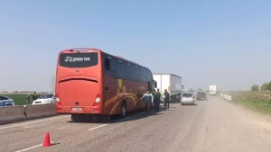 Sirdaryoda avtobus 3 mashinaga urildi, jabrlanganlar yo‘q
