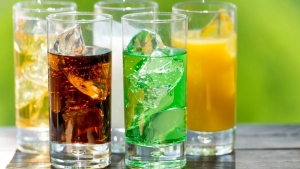 Gazli ichimlik ichasizmi? Ehtiyot bo‘ling – kayfiyatingizga salbiy ta’sir qilar ekan!
