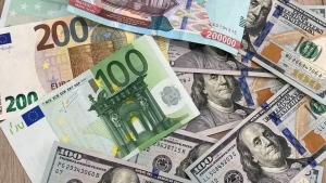 Markaziy bank xorijiy valyutalarning yangi kursini e’lon qildi: dollar arzonladi, yevro keskin ko‘tarildi