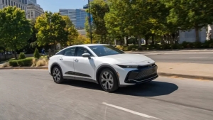 2026-yilgi Toyota Crown: Gibrid va to‘liq uzatmada taqdim etildi