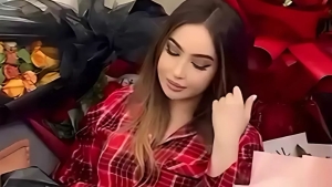 Sevinch Mo‘minovaga muxlislardan guldastalar yog‘di (video)