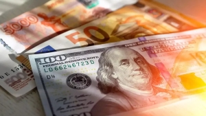Dollar kursi yana tushdi: iqtisodchilarning xavotiri o‘rinlimi?