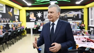 Shavkat Mirziyoyev Iykota mahallasida qurilgan yangi maktabni borib ko‘rdi