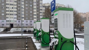 Elektrozaryad stansiyalarida pullik to‘xtash — noqonuniy