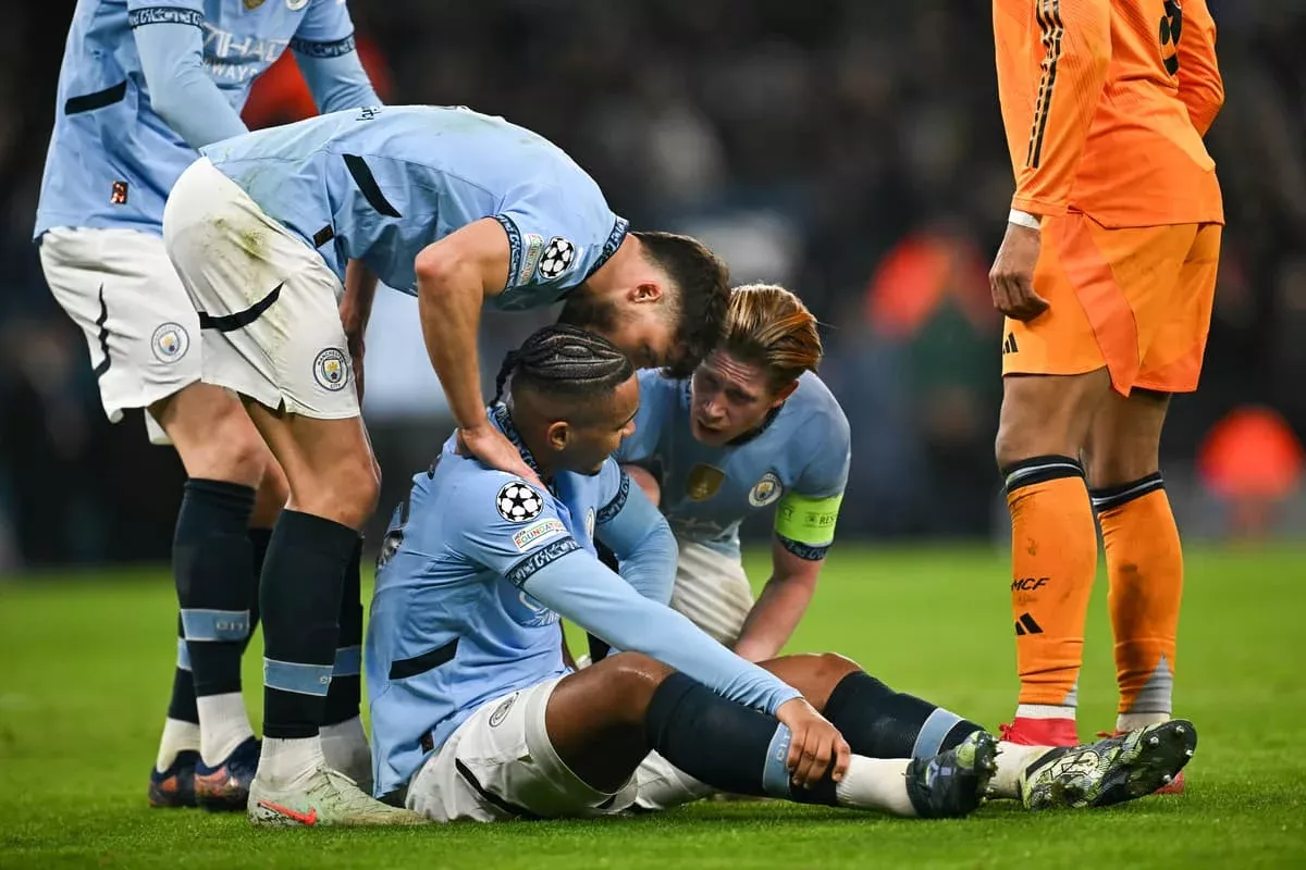 "Manchester Siti" himoyachisi qancha muddatga safdan chiqqani aniq boʻldi