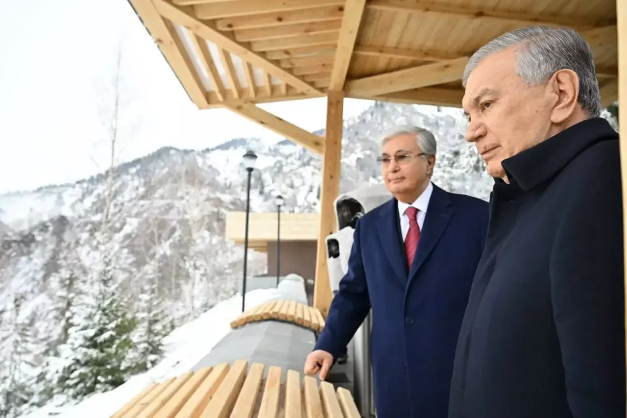 Mirziyoyev va To‘qayev Olmaota yaqinidagi “Medeu” tog‘-chang‘i majmuasida bo‘ldi (foto)