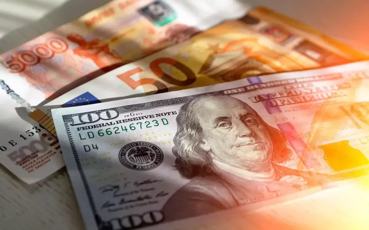 Dollar kursi yana tushdi: iqtisodchilarning xavotiri o‘rinlimi?