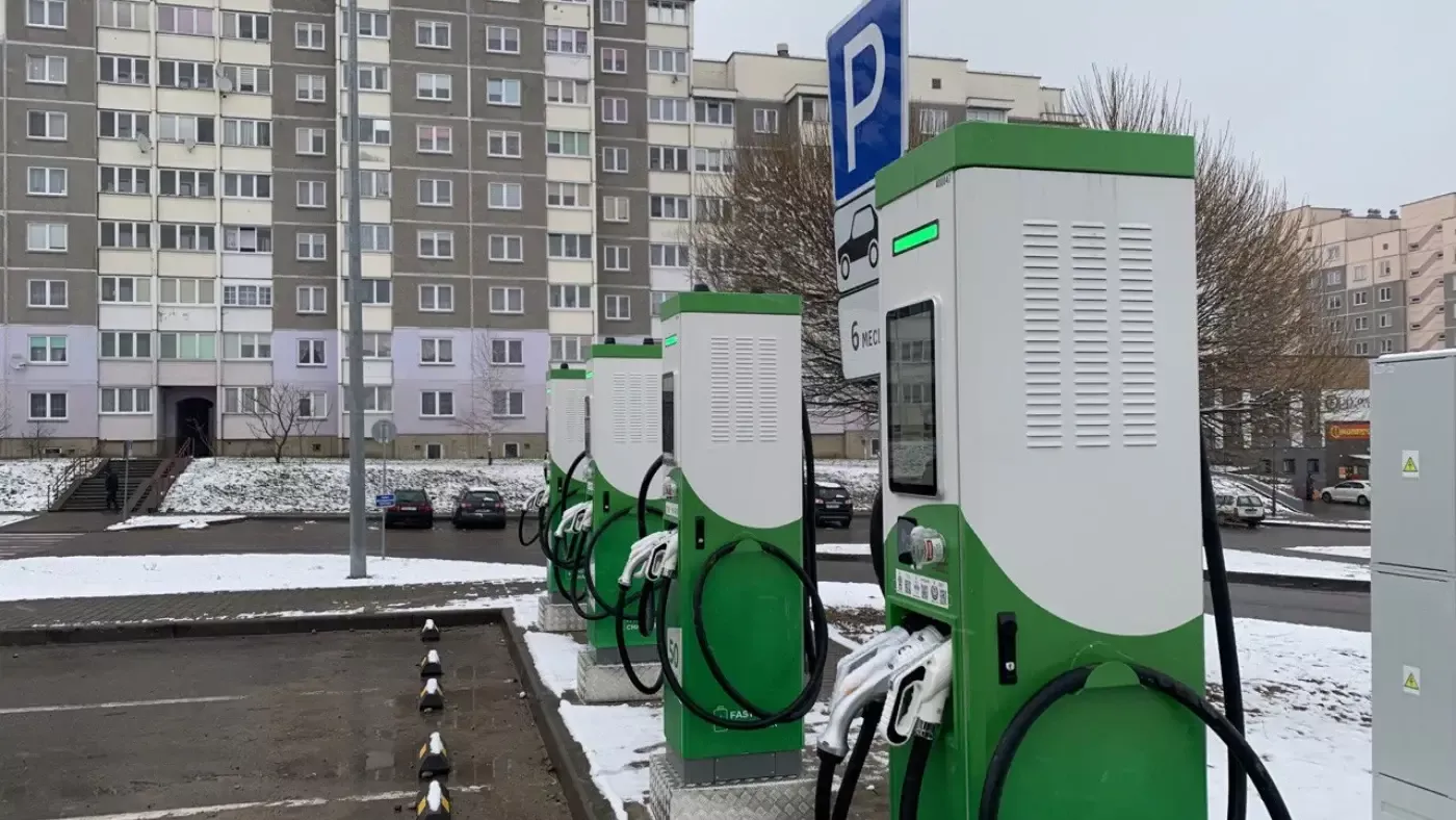 Elektrozaryad stansiyalarida pullik to‘xtash — noqonuniy