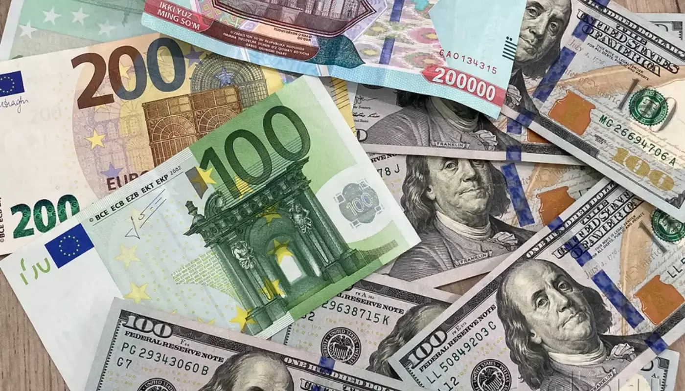 Markaziy bank xorijiy valyutalarning yangi kursini e’lon qildi: dollar arzonladi, yevro keskin ko‘tarildi