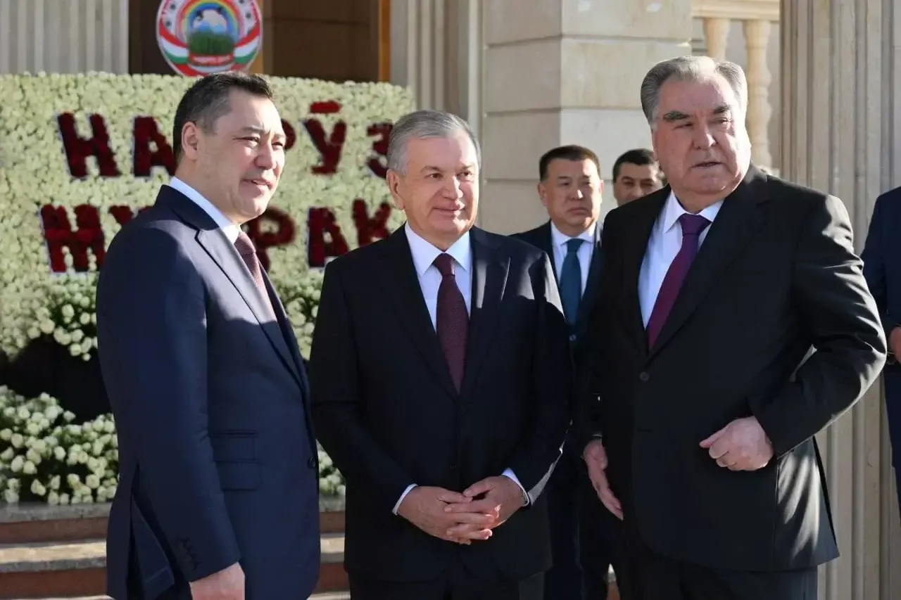 O‘zbekiston, Tojikiston va Qirg‘iziston davlat rahbarlari Xo‘jand qal’asini tomosha qildi