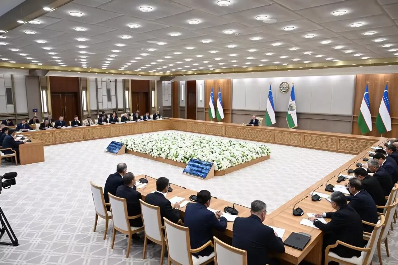 Prezident: "Eskirgan standart va sertifikat tizimi tadbirkorlarning qo‘lini bog‘lamoqda"