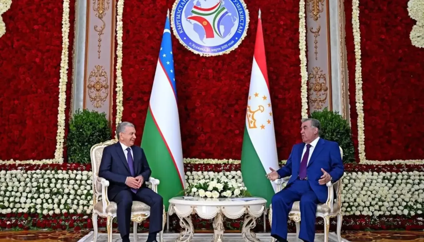 Shavkat Mirziyoyev va Emomali Rahmon o‘rtasida uchrashuv o‘tkazildi