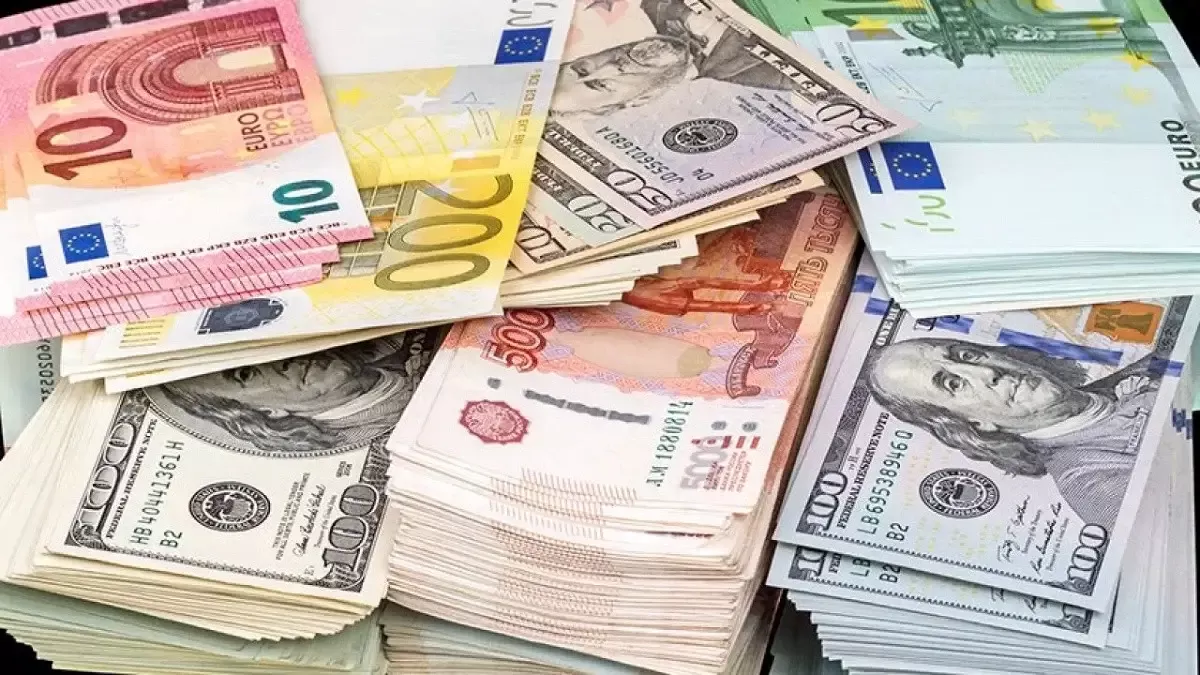 Dollar uch kundan beri arzonlashmoqda: yangi kurslar e’lon qilindi